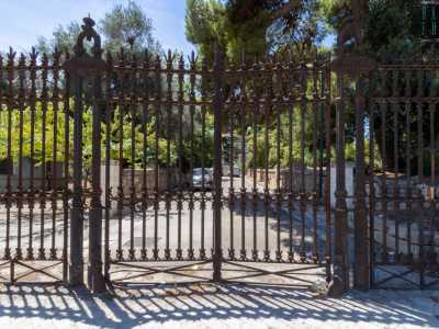 �La sua denominazione � sempre stata quella di �Villa Maria� - sottolinea la signora Martino - come d�altronde riportato sul cancello d�ingresso�